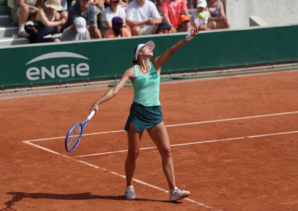 May 24, 2026, Paris, Ile De France, Francja: MAGDA LINETTE of Poland during the match against T. Valentova of Czech Republic in the first round of tennis tournament Roland Garros, Paris, France. Linette won 5:7, 6:4, 7:6 Tennis, Roland Garros 2026 - Magda Linette 5:7, 6:4, 7:6 (11-9) Tereza Valentova - ZUMAc278 20260524_zsp_c278_053 Copyright: xMarcinxCholewinskix