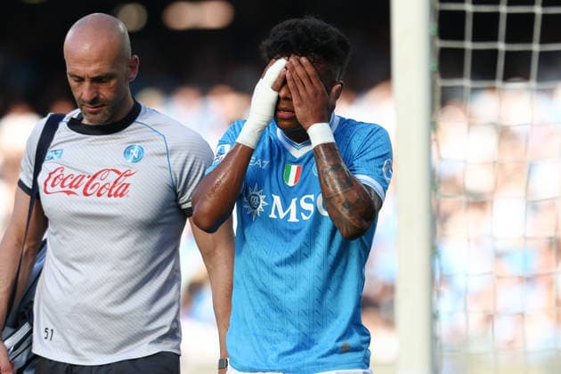 Alisson Santos of SSC Napoli leaves the pitch injured during the Serie A 2025 2026 football match between SSC Napoli and Udinese Calcio at Diego Armando Maradona stadium in Naples (Italy), May 24, 2026. cesarexpurini
