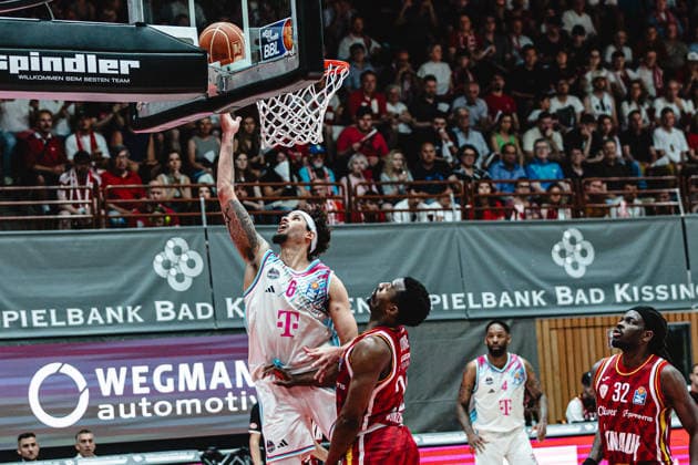 easyCredit Basketball Bundesliga, 4. Playoff-Viertelfinale: Fitness First Baskets Würzburg vs. Telekom Baskets Bonn, 24.05.2026 Michael Kessens (Telekom Baskets Bonn 6) am Korb gegen Johnathan Stove (Würzburg 22) - easyCredit Basketball Bundesliga, 4. Playoff-Viertelfinale: Fitness First Baskets Würzburg vs. Telekom Baskets Bonn, 24.05.2026, Tectake Arena Würzburg Copyright: xBEAUTIFULxSPORTS Derixx
