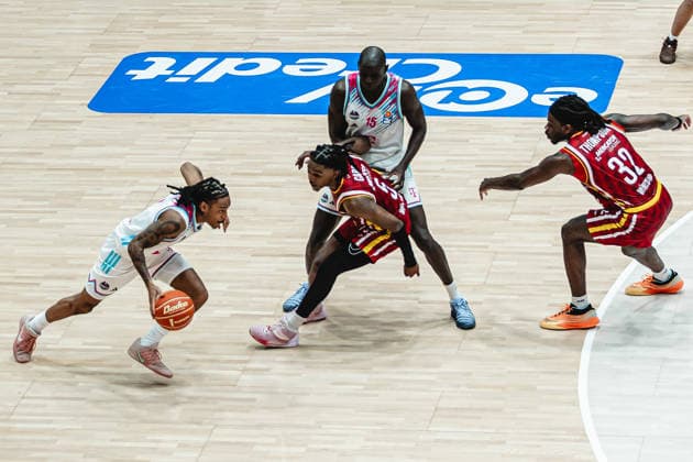 easyCredit Basketball Bundesliga, 4. Playoff-Viertelfinale: Fitness First Baskets Würzburg vs. Telekom Baskets Bonn, 24.05.2026 Jalen Finch (Telekom Baskets Bonn 0), Marcus Carr (Würzburg 5), Kur Jongkuch (Telekom Baskets Bonn 15) und Charles Thompson (Würzburg 32) - easyCredit Basketball Bundesliga, 4. Playoff-Viertelfinale: Fitness First Baskets Würzburg vs. Telekom Baskets Bonn, 24.05.2026, Tectake Arena Würzburg Copyright: xBEAUTIFULxSPORTS Derixx