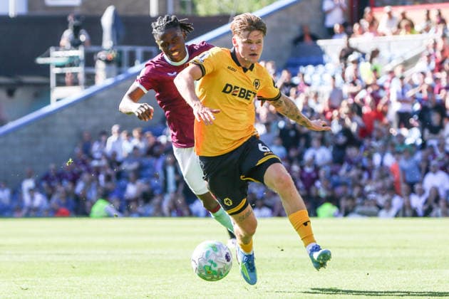 BURNLEY, ENGLAND - MAY 24: David Moller Wolfe of Wolverhampton Wanderers controls the ball during the Premier League match between Burnley and Wolverhampton Wanderers at Turf Moor on May 24, 2026 in Burnley, England.  Copyright: xSeanxChandlerx xSPPx Sportspressphoto_154115