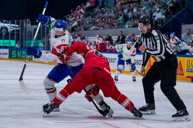 FRIBOURG, SWITZERLAND - MAY 24: Mikael Frycklund of Italy L) against Christian Wejse of Denmark C) during the 2026 IIHF Ice hockey, Eishockey World Championship, WM, Weltmeisterschaft Switzerland game between Denmark and Italy at BCF Arena on May 24, 2026 in Fribourg, Fribourg. Fribourg BCF Arena Fribourg Switzerland Copyright: xJustPictures.ch JarixPestelaccix jp-en-EuSpIm-JP6_JAR_Denmark_Italy_24May2026_00072