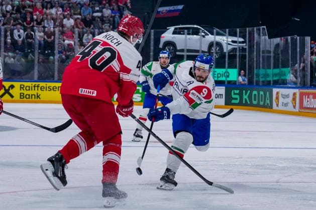FRIBOURG, SWITZERLAND - MAY 24: Daniel Mantenuto of Italy R) in action during the 2026 IIHF Ice hockey, Eishockey World Championship, WM, Weltmeisterschaft Switzerland game between Denmark and Italy at BCF Arena on May 24, 2026 in Fribourg, Fribourg. Fribourg BCF Arena Fribourg Switzerland Copyright: xJustPictures.ch JarixPestelaccix jp-en-EuSpIm-JP6_JAR_Denmark_Italy_24May2026_00075
