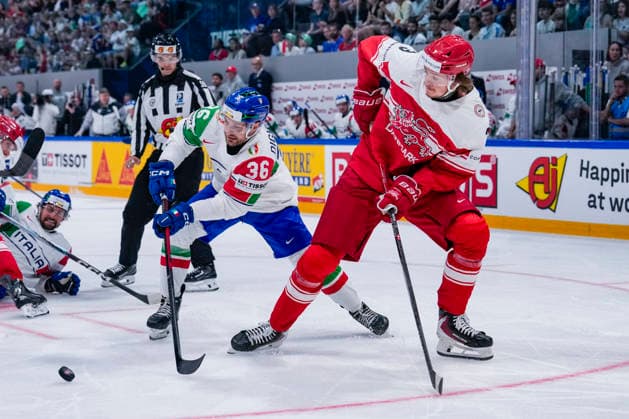 FRIBOURG, SWITZERLAND - MAY 24: Cristiano Digiacinto of Italy L) against Malte Setkov of Denmark R) during the 2026 IIHF Ice hockey, Eishockey World Championship, WM, Weltmeisterschaft Switzerland game between Denmark and Italy at BCF Arena on May 24, 2026 in Fribourg, Fribourg. Fribourg BCF Arena Fribourg Switzerland Copyright: xJustPictures.ch JarixPestelaccix jp-en-EuSpIm-JP6_JAR_Denmark_Italy_24May2026_00093