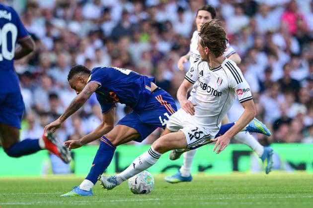 Fulham v Newcastle United, Premier League Fulham midfielder Sander Berge (16) tackles Newcastle United midfielder Jacob Ramsey (41) during the Premier League match between Fulham and Newcastle United at Craven Cottage, London, UK on 24 May 2026. London Craven Cottage Greater London UK Editorial use only DataCo restrictions apply See www.football-dataco.com , Copyright: xDennisxGoodwinx PSI-24290-0050