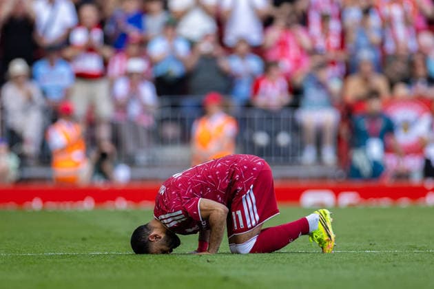 Football - FA Premier League - Liverpool FC v Brentford FC LIVERPOOL, ENGLAND - Sunday, May 24, 2026: Liverpool s Mohamed Salah kneels to pray in his last match for the club during the FA Premier League match between Liverpool FC and Brentford FC at Anfield. (Photo by David Rawcliffe Propaganda) LIVERPOOL Anfield MERSEYSIDE ENGLAND  Copyright: xDavidxRawcliffex P2026-05-24-Liverpool_Brentford-80