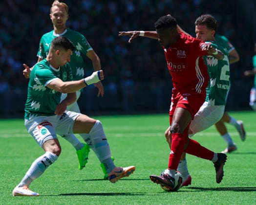24.05.2026, SUI, Fussball, Herren, Cupfinal, Stade Lausanne-Ouchy vs. FC St. Gallen Jozo StaniÄ‡ (4, FC St. Gallen, li.) und Hugo Vandermersch (28, FC St. Gallen) verteidigen gemeinsam gegen den anstürmenden Keasse Bah (13, Stade Lausanne-Ouchy) Bern Stadion Wankdorf Bern Switzerland