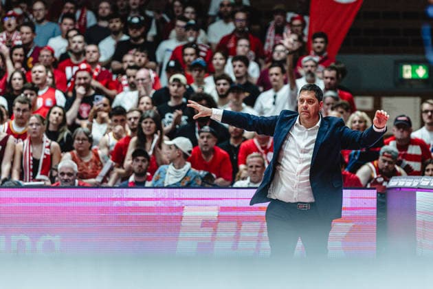 easyCredit Basketball Bundesliga, 4. Playoff-Viertelfinale: Fitness First Baskets Würzburg vs. Telekom Baskets Bonn, 24.05.2026 SaÅ¡a Filipovski (Würzburg Head Coach) gestikuliert - easyCredit Basketball Bundesliga, 4. Playoff-Viertelfinale: Fitness First Baskets Würzburg vs. Telekom Baskets Bonn, 24.05.2026, Tectake Arena Würzburg Copyright: xBEAUTIFULxSPORTS Derixx