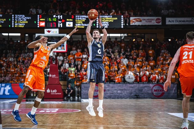 1. Basketball Bundesliga, easyCredit BBL, Saison 2025 2026, Herren, Playoffs, Viertelfinale, Spiel 4, 24.05.2026, RASTA Vechta - ALBA Berlin Martin Hermannsson ( 15 - ALBA BERLIN) beim Jumpshot Vechta RASTA Dome Niedersachsen Deutschland