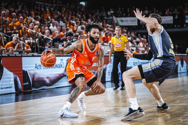 1. Basketball Bundesliga, easyCredit BBL, Saison 2025 2026, Herren, Playoffs, Viertelfinale, Spiel 4, 24.05.2026, RASTA Vechta - ALBA Berlin Tevin Brown ( 10 - RASTA Vechta) in Aktion Vechta RASTA Dome Niedersachsen Deutschland
