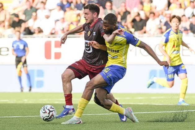 Mechelen s Kerim Mrabti and STVV s Abdoulaye Sissako pictured in action during a soccer match between Sint-Truiden VV and KV Mechelen, Sunday 24 May 2026 in Sint-Truiden, on the last day of the Champion s Play-offs of the 2025-2026 Jupiler Pro League first division of the Belgian championship. JILLxDELSAUX  x174937579x