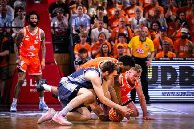 24.05.2026, Rasta Dome, Vechta Basketball, easyCredit Bundesliga, Playoffs Viertelfinale, Rasta Vechta vs. ALBA Berlin Lloyd Pandi ( 41 Vechta), Lars Thiemann ( 21 Vechta) und Sam Griesel ( 5 Berlin)
