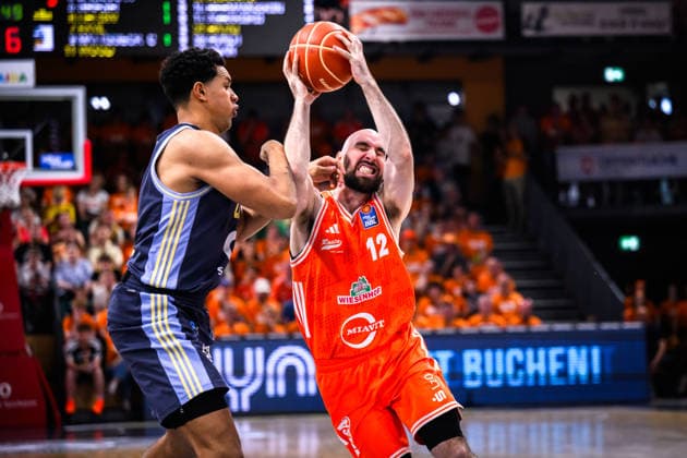 24.05.2026, Rasta Dome, Vechta Basketball, easyCredit Bundesliga, Playoffs Viertelfinale, Rasta Vechta vs. ALBA Berlin Zweikampf zwischen Jack Kayil ( 7 Berlin) gegen Tommy Kuhse ( 12 Vechta)
