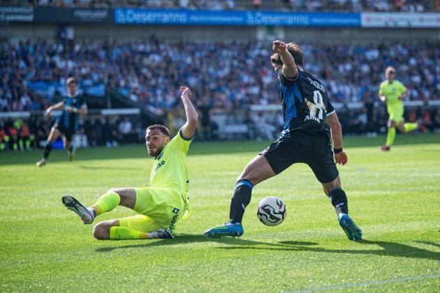 Gent s Matties Volckaert and Club s Christos Tzolis pictured in action during a game between Belgian soccer team Club Brugge KV and KAA Gent, Sunday 24 May 2026 in Brugge, on the last day of the Champion s Play-offs of the 2025-2026 Jupiler Pro League first division of the Belgian championship. EMILExWINDAL  x174938516x