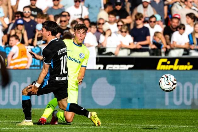 Club s Hugo Vetlesen and Gent s Tibe De Vlieger fight for the ball during a game between Belgian soccer team Club Brugge KV and KAA Gent, Sunday 24 May 2026 in Brugge, on the last day of the Champion s Play-offs of the 2025-2026 Jupiler Pro League first division of the Belgian championship. BRUNOxFAHY  x174938571x