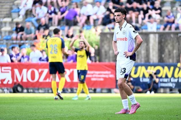 Anderlecht s Tristan Degreef looks dejected after Union scored the 4-0 goal during a soccer match between Royale Union Saint-Gilloise and RSC Anderlecht, Sunday 24 May 2026 in Brussels, on the last day of the Champion s Play-offs of the 2025-2026 Jupiler Pro League first division of the Belgian championship. MAARTENxSTRAETEMANS  x174940195x