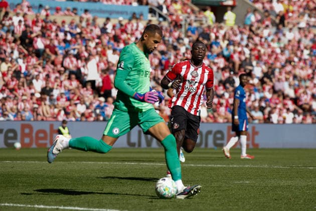Sunderland v Chelsea, Premier League Brian Brobbey of Sunderland closes down Robert Sanchez of Chelsea during the Sunderland v Chelsea Premier League match at the Stadium of Light, Sunderland, England on 24 May 2026 Credit: Craig Cowan Every Second Media Editorial use only. All images are copyright Every Second Media Limited. No images may be reproduced without prior permission. All rights reserved. Premier League and Football League images are subject to licensing agreements with Football DataCo Limited. see https: www.football-dataco.com Copyright: xIMAGO EveryxSecondxMediax ESM-2012-0092 CraigxCowanx xEveryxSecondxMediax
