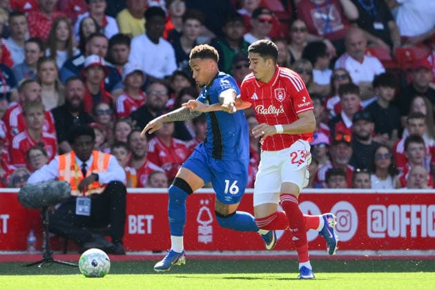 Nottingham Forest v Bournemouth - Premier League Jair Cunha of Nottingham Forest puts pressure on Marcus Tavernier of Bournemouth during the Premier League match between Nottingham Forest and Bournemouth at the City Ground in Nottingham, United Kingdom, on May 24, 2026. Nottingham Nottinghamshire United Kingdom  Copyright: xMIxNewsx originalFilename:fletcher-nottingh260524_npPqe.jpg
