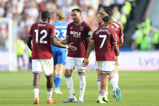 LONDON, ENGLAND, MAY 24: Callum Wilson of West Ham United celebrates with El Hadji Malick Diouf of West Ham United during the FA Cup match between West Ham United and Leeds United at London Stadium on May 24th, 2026 in London, England (Photo by Alexander Canillas Sports Press Photo)  Copyright: xAlexanderxCanillas SPPx Sportspressphoto_154144