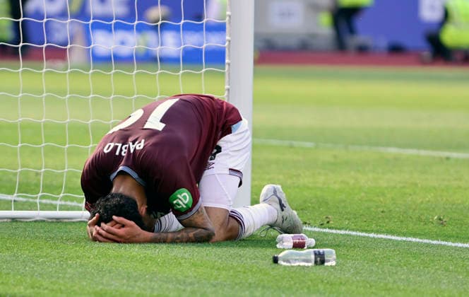 West Ham vs Leeds United, Premier League Pablo (West Ham) puts his head in his hands after a near miss during the West Ham vs Leeds United Premier League match at the London Stadium Stratford. Stratford The London Stadium UK Copyright: xMartinxDaltonx WestHam_vs_Leeds_240526_MD_0018