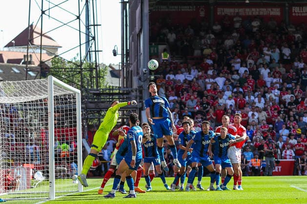 Nottingham Forest v AFC Bournemouth, Premier League Marcos Senesi Of AFC Bournemouth heads the ball clear during the Nottingham Forest v AFC Bournemouth Premier League match at the City Ground, West Bridgford, England on 23 May 2026 Credit: Lee Keuneke Every Second Media Editorial use only. All images are copyright Every Second Media Limited. No images may be reproduced without prior permission. All rights reserved. Premier League and Football League images are subject to licensing agreements with Football DataCo Limited. see https: www.football-dataco.com Copyright: xIMAGO EveryxSecondxMediax ESM-2007-0112 LeexKeunekex xEveryxSecondxMediax
