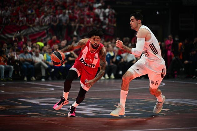 Sport Bilder des Tages Olympiacos Piraeus v Real Madrid Euroleague Final Four Tyler Dorsey of Olympiacos brings the ball foward against Alberto Abalde of Real Madrid during the Euroleague match, Final Four, Final game between Olympiacos Piraeus v Real Madrid played at ATHENS Telekom Center Athens Stadium on May 24nd 2026 in Athens Greece Athens Greece Basketball Copyright: xAgenciaxLOFx