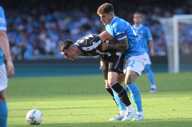 Udinese s Lennon Miller challenges for the ball with Napoli™s Giovanni Di Lorenzo during the Serie A soccer match between Napoli and Udinese at the Diego Armando Maradona Stadium in Naples, southern italy - Sunday , May 24, 2026. - Soccer .  Copyright: xAlessandroxGarofalo LaPressex