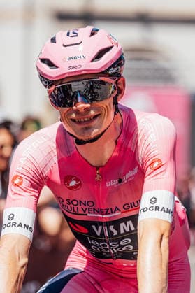 2026 Giro d Italia Stage 15 Picture by Zac Williams SWpix.com - 24 05 2026 - Cycling - 2026 Giro d Italia - Stage 15 - Vogherato Milan - Jonas Vingegaard, Visma Lease a Bike. Copyright: x xSWpix.comx(t axPhotographyxHubxLtd)xZacxWilliams SWpix.comx SWP-2645