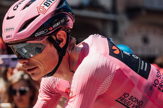 2026 Giro d Italia Stage 15 Picture by Zac Williams SWpix.com - 24 05 2026 - Cycling - 2026 Giro d Italia - Stage 15 - Vogherato Milan - Jonas Vingegaard, Visma Lease a Bike. Copyright: x xSWpix.comx(t axPhotographyxHubxLtd)xZacxWilliams SWpix.comx SWP-2645