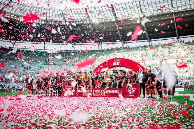 2026.05.24 Wroclaw Pilka nozna, Betclic 1.Liga sezon 2025 2026 Slask Wroclaw - Pogon Grodzisk Mazowiecki N z awans Slaska Wroclaw do ekstraklasy radosc feta patera Piotr Samiec Talar Foto Mateusz Porzucek PressFocus 2026.05.24 Wroclaw Football Polish Second division season 2025 2026 Slask Wroclaw - Pogon Grodzisk Mazowiecki awans Slaska Wroclaw do ekstraklasy radosc feta patera Piotr Samiec Talar Credit: Mateusz Porzucek PressFocus NEWSPIX.PL --- newspix.pl 