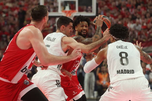 Olympiacos Piraeus v Real Madrid - EuroLeague Final ATHENS, GREECE - MAY 24: Tyler Dorsey (22) of Olympiacos Piraeus in action against Chuma Okeke (8) of Real Madrid during the men s EuroLeague final basketball match between Olympiacos Piraeus and Real Madrid at the Telekom Center in Athens, Greece, on May 24, 2026. Ayhan Mehmet Anadolu Athens Greece. Editorial use only. Please get in touch for any other usage.  Copyright: x2026xAnadoluxAyhanxMehmetx
