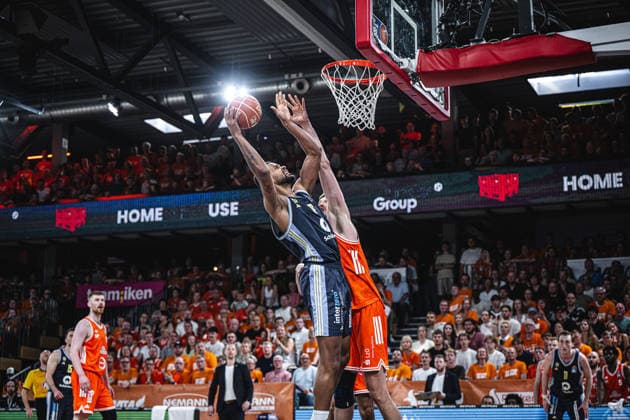 1. Basketball Bundesliga, easyCredit BBL, Saison 2025 2026, Herren, Playoffs, Viertelfinale, Spiel 4, 24.05.2026, RASTA Vechta - ALBA Berlin Norris Agbakoko ( 17 - ALBA BERLIN) beim Korbleger Vechta RASTA Dome Niedersachsen Deutschland