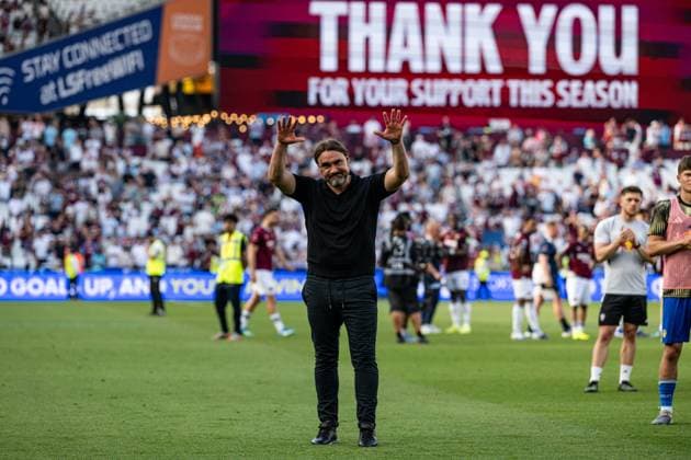 24th May 2026; London Stadium, London, England; Premier League Football, West Ham United versus Leeds United; Leeds United Manager Daniel Farke salutes the travelling fans after the final whistle GodfreyxPitt