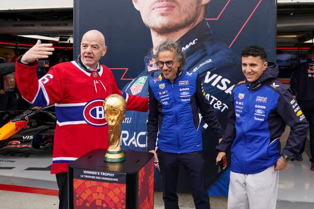 FORMULA ONE CANADIAN GRAND PRIX 2026 Gianni Infantino (FIFA President), Laurent Mekies (Red Bull Racing, Team Principal) and Isack Hadjar 6 (FRA) Red Bull Racing with the World Cup Trophy during the Formula 1 Lenovo Canadian Grand Prix 2026, 5th round of the 2026 Formula One World Championship, WM, Weltmeisterschaft from May 22 to 24, 2026 at the Circuit Gilles Villeneuve, Montreal, Canada Credit: Robbie Hoad Every Second Media Editorial use only. All images are copyright Every Second Media Limited. No images may be reproduced without prior permission. Copyright: xIMAGO EveryxSecondxMediax ESM-2005-0475 RobbiexHoadx xEveryxSecondxMediax
