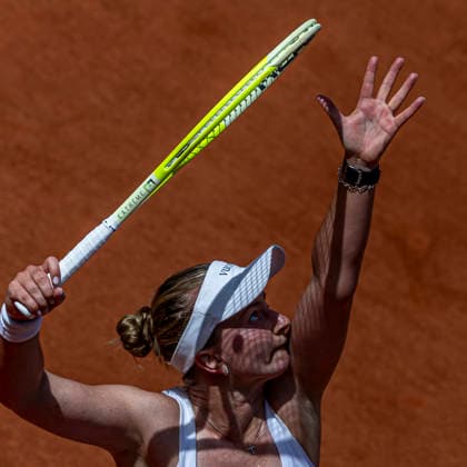 Sport Bilder des Tages 2026 French Open - Day One Barbora Krejcikova serves against Hailey Baptiste during the Roland Garros Grand Slam Tournament on May 24, 2026, in Paris, France. Paris France  Copyright: xRobertxSzaniszlox originalFilename:szaniszlo-notitle260524_np1BH.jpg