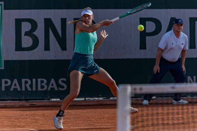 2026 French Open - Day One Solana Sierra returns the ball against Emma Raducanu during the Roland Garros Grand Slam Tournament on May 24, 2026, in Paris, France. Paris France  Copyright: xRobertxSzaniszlox originalFilename:szaniszlo-notitle260524_npWIK.jpg