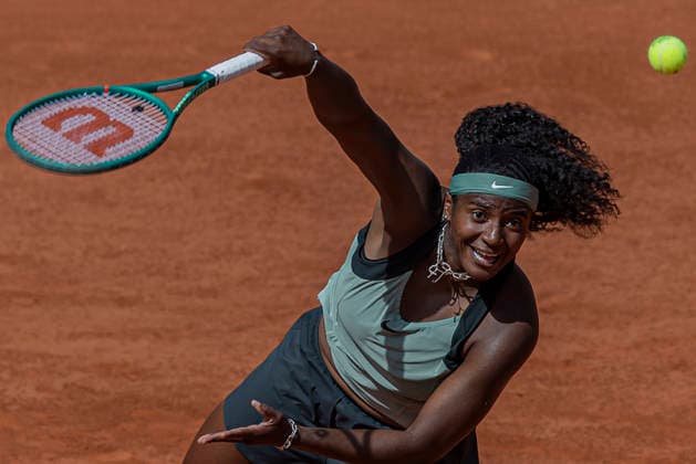 2026 French Open - Day One Hailey Baptiste serves against Barbora Krejcikova during the Roland Garros Grand Slam Tournament on Day 01 in Paris, France, on May 24, 2026. Paris France  Copyright: xRobertxSzaniszlox originalFilename:szaniszlo-notitle260524_npEYF.jpg