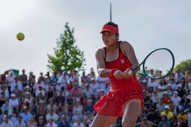 2026 French Open - Day One Emma Raducanu returns the ball against Solana Sierra during the Roland Garros Grand Slam Tournament on May 24, 2026, in Paris, France. Paris France  Copyright: xRobertxSzaniszlox originalFilename:szaniszlo-notitle260524_nprzY.jpg