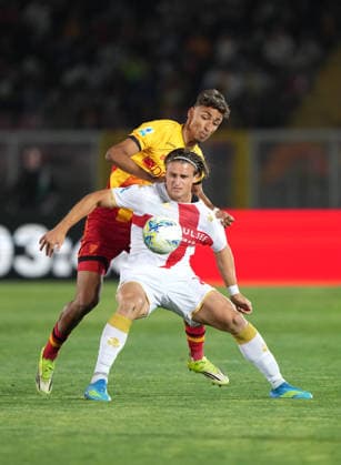US Lecce v Genoa CFC - Serie A Lorenzo Colombo plays during the Serie A match between US Lecce and CFC Genoa in Lecce, Italy, on May 24, 2026. Lecce Italy  Copyright: xGabrielexMaricchiolox originalFilename:maricchiolo-usleccev260524_npNea.jpg