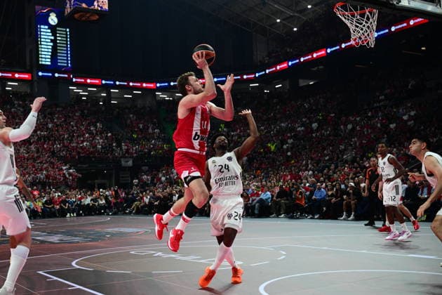 Olympiacos Piraeus v Real Madrid Euroleague Final Four Sasha Vezenkov of Olympiacos shoots against Andres Feliz of Real Madrid during the Euroleague match, Final Four, Final game between Olympiacos Piraeus v Real Madrid played at ATHENS Telekom Center Athens Stadium on May 24nd 2026 in Athens Greece Athens Greece Basketball Copyright: xAgenciaxLOFx