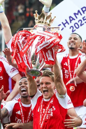 260524 Martin odegaard of Arsenal celebrates with the trophy for winning Premier League after the Premier League football match between Crystal Palace and Arsenal on May 24, 2026 in London. Photo: Daniel Weir BILDBYRAN COP 183 XX0039 fotboll football soccer fotball premier league crystal palace arsenal bbeng jubel Copyright: DANIELxWEIR BB260524ZZ078