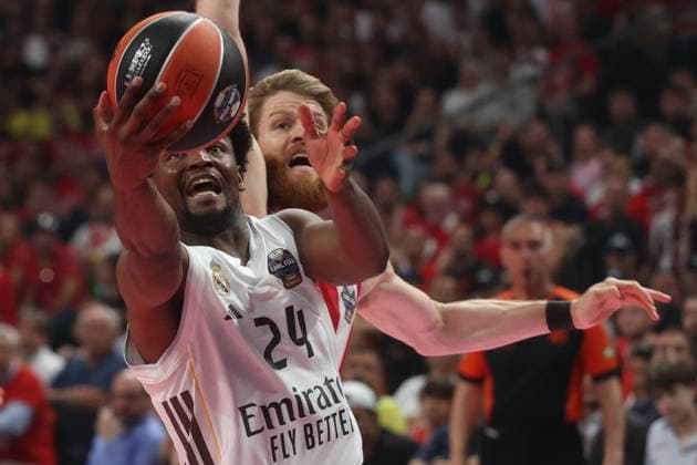 Olympiacos Piraeus v Real Madrid - EuroLeague Final ATHENS, GREECE - MAY 24: Olympiacos Piraeus Cory Joseph (34) competes for the ball with Real Madrid s Andres Feliz (24) during the EuroLeague Final Four championship game at OAKA Arena in Athens, Greece, on May 24, 2026. Ayhan Mehmet Anadolu Athens Greece. Editorial use only. Please get in touch for any other usage.  Copyright: x2026xAnadoluxAyhanxMehmetx