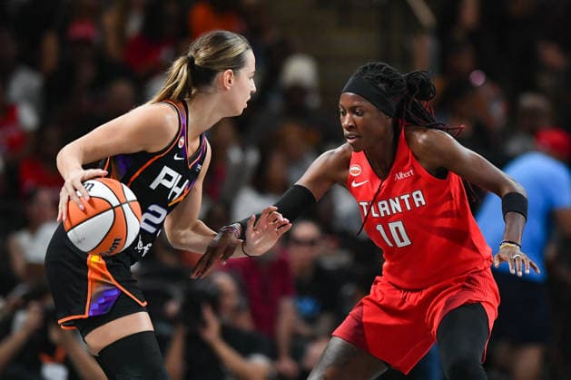 COLLEGE PARK, GA - MAY 24: Atlanta guard Rhyne Howard (10) defends against Phoenix guard Jovana Nogic (29) during the WNBA, Basketball Damen, USA game between the Phoenix Mercury and the Atlanta Dream on May 24th, 2026 at Gateway Center Arena in College Park, GA. (Photo by Rich von Biberstein Icon Sportswire) WNBA: MAY 24 Phoenix Mercury at Atlanta Dream EDITORIAL USE ONLY Icon260524003