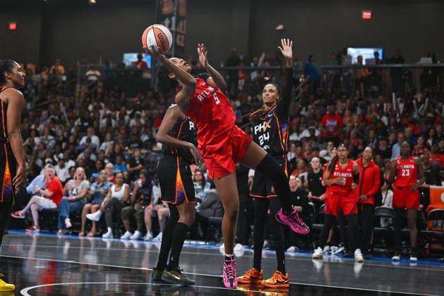 COLLEGE PARK, GA - MAY 24: Atlanta forward Angel Reese (5) drives to the basket during the WNBA, Basketball Damen, USA game between the Phoenix Mercury and the Atlanta Dream on May 24th, 2026 at Gateway Center Arena in College Park, GA. (Photo by Rich von Biberstein Icon Sportswire) WNBA: MAY 24 Phoenix Mercury at Atlanta Dream EDITORIAL USE ONLY Icon260524011
