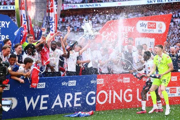 Eoin Toal of Bolton Wanderers lifts the Sky Bet League One Play Off Trophy Bolton Wanderers v Stockport County, EFL Sky Bet League One, Play-Off Final, Football, Wembley Stadium, London, UK - 24 May 2026London Wembley Stadium United Kingdom EDITORIAL USE ONLY No use with unauthorised audio, video, data, fixture lists, club league logos or live services. Online in-match use limited to 120 images, no video emulation. No use in betting, games or single club league player publications.  Copyright: xPaulxCurrie Shutterstockx 16889803hq