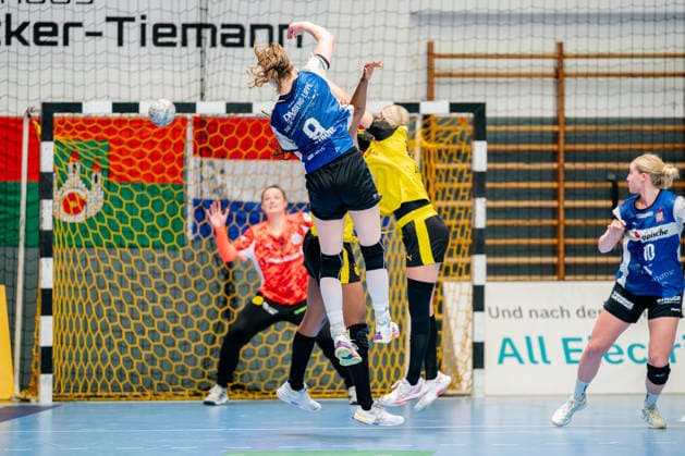 Blomberg, 24.05.2026, Handball, Frauen, Alsco Handball Bundesliga, Playoff, Finale Spiel 2, 2025 2026: HSG Blomberg-Lippe BVB Borussia Dortmund Nieke Kühne (HSG Blomberg-Lippe, 9) beim Wurf aus dem Rückraum