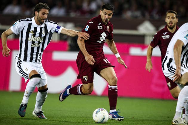 Torino FC v Juventus FC - Serie A Torino forward Giovanni Simeone (18) is in action during the Serie A football match n.38 TORINO vs JUVENTUS, at the Stadio Olimpico Grande Torino in Turin, Piedmont, Italy, on May 24, 2026. Turin Italy  Copyright: xMatteoxBottanellix originalFilename:bottanelli-torinovs260524_npDy7.jpg