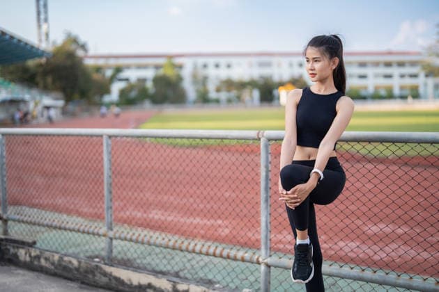 Aktive gesunde asiatische Frau übt durch Laufen, Joggen Läufer Sportstadion während der Morgen Gesundheit und Wohlbefinden Konzept Active healthy asian woman exercising by running, jogging runner sports stadium during the morning healthcare and well being concept. (License=RF) 25081151 ,model released, Symbolfoto Copyright: xZoonar.com SirijitxJongcharoenkulchaix 25081151 ,model released, Symbolfoto ,property released