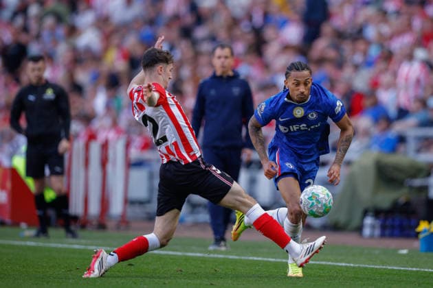 Sunderland v Chelsea, Premier League Joao Pedro of Chelsea beats Trai Hume of Sunderland during the Sunderland v Chelsea Premier League match at the Stadium of Light, Sunderland, England on 24 May 2026 Credit: Craig Cowan Every Second Media Editorial use only. All images are copyright Every Second Media Limited. No images may be reproduced without prior permission. All rights reserved. Premier League and Football League images are subject to licensing agreements with Football DataCo Limited. see https: www.football-dataco.com Copyright: xIMAGO EveryxSecondxMediax ESM-2012-0195 CraigxCowanx xEveryxSecondxMediax