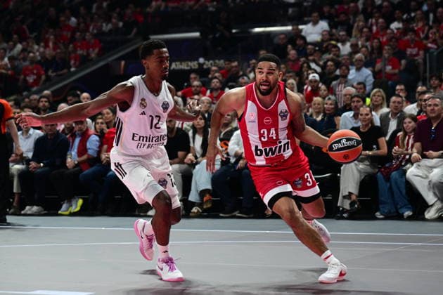 Olympiacos Piraeus v Real Madrid Euroleague Final Four Cory Joseph of Olympiacos brings the ball foward against Theo Maledon of Real Madrid during the Euroleague match, Final Four, Final game between Olympiacos Piraeus v Real Madrid played at ATHENS Telekom Center Athens Stadium on May 24nd 2026 in Athens Greece Athens Greece Basketball Copyright: xAgenciaxLOFx